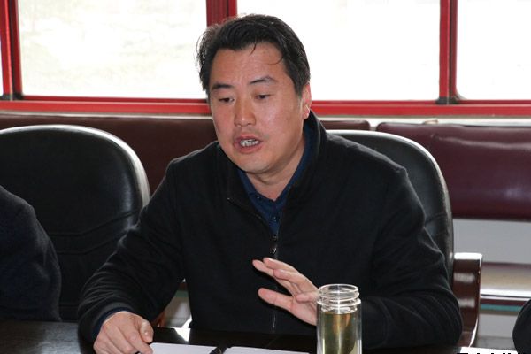 公司總經(jīng)理?xiàng)顤|虎調(diào)研豐收公司工作(圖2) 公司總經(jīng)理?xiàng)顤|虎調(diào)研豐收公司工作(圖2)