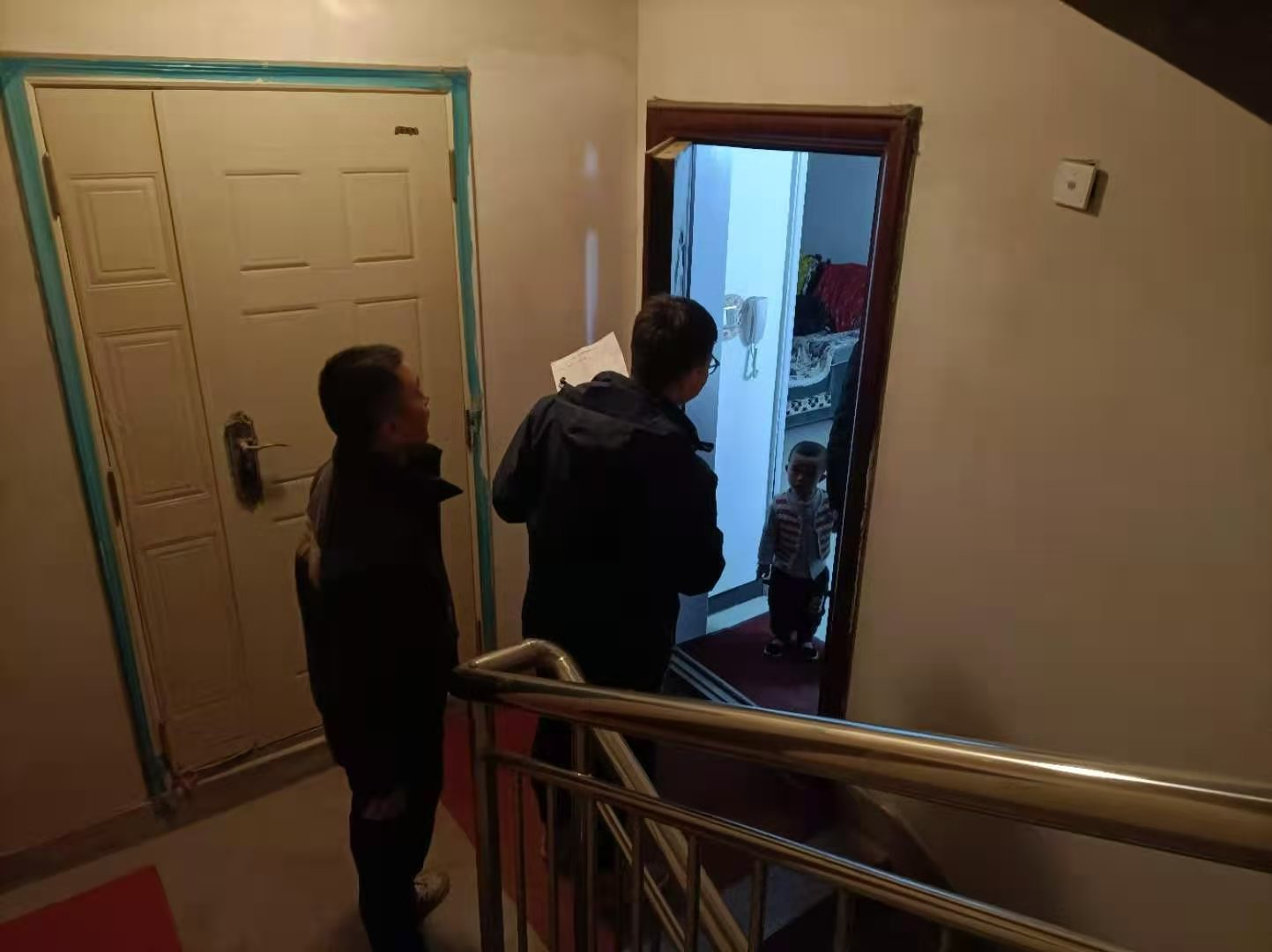 泓源能源供應(yīng)公司扎實(shí)開(kāi)展“大回訪”活動(dòng)全力保障熱用戶(hù)溫暖過(guò)冬(圖2) 泓源能源供應(yīng)公司扎實(shí)開(kāi)展“大回訪”活動(dòng)全力保障熱用戶(hù)溫暖過(guò)冬(圖2)