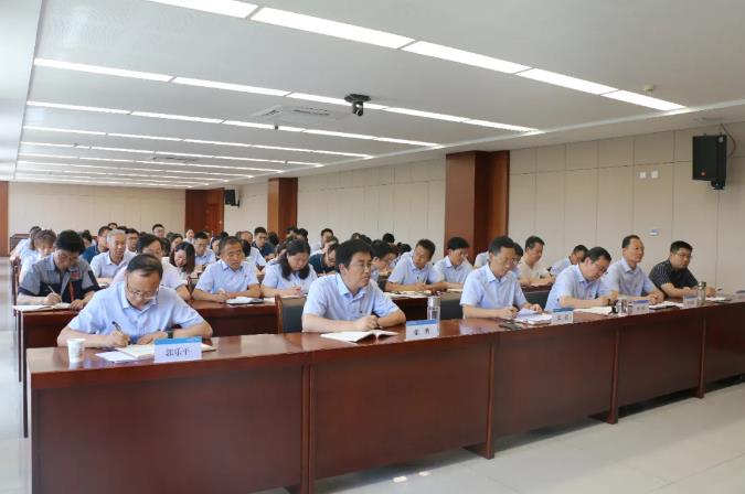 市政府國(guó)資委黨委委員、副主任邊疆到泓源公司講黨課(圖3)